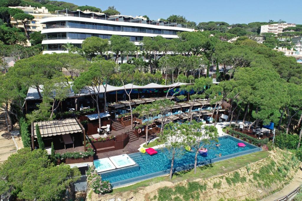 alabriga hotel home suites gl primera línea de playa s'agaró cataluña vistas al mar