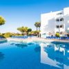 apartamentos globales lord nelson apartahotel en primera línea de playa santo tomás menorca