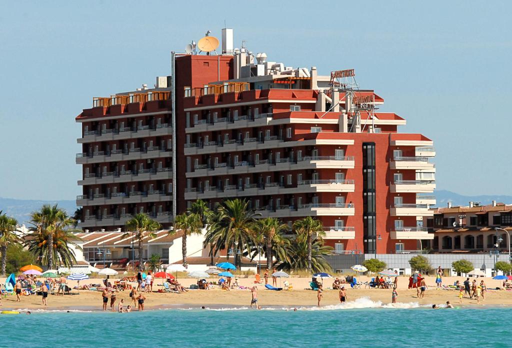 aparthotel acualandia vistas al mar primera línea de playa peñíscola