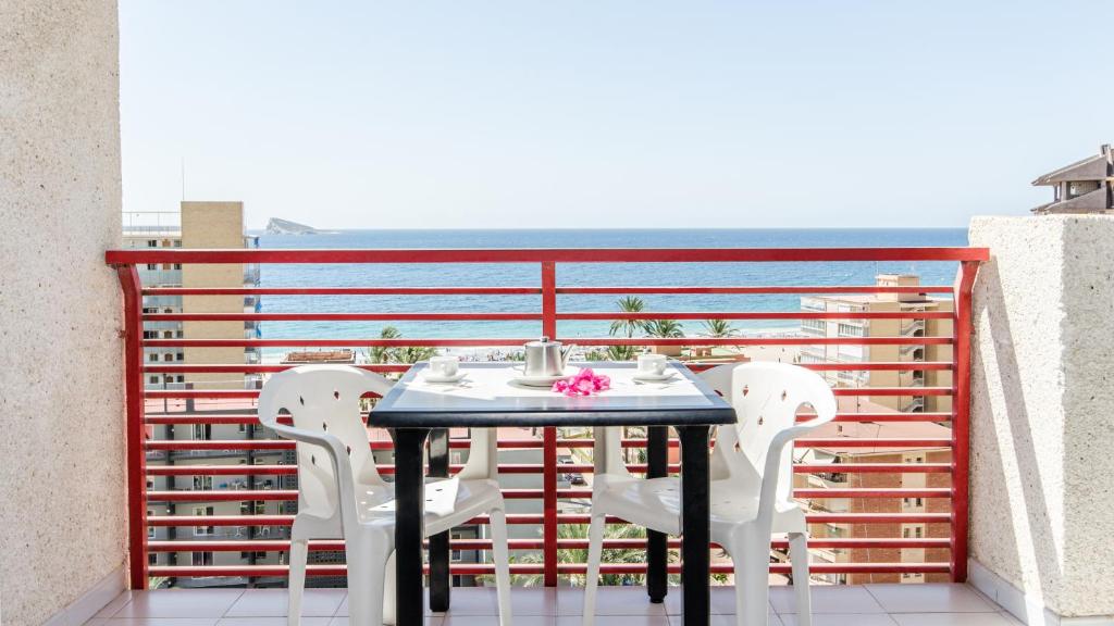 aparthotel el faro 1 primera línea de playa benidorm comunidad valenciana vistas al mar
