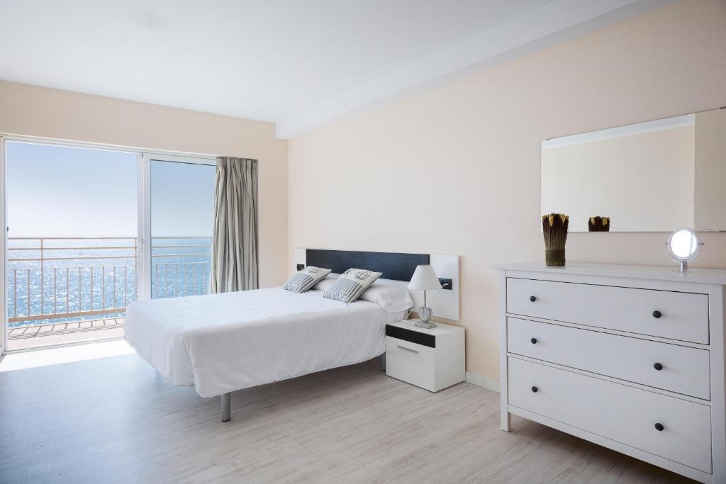 aparthotel xic playa de aro primera línea de playa cataluña vistas al mar