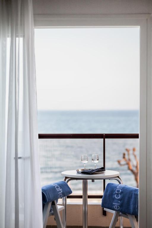 aqua hotel promenade vistas al mar primera línea de playa pineda de mar cataluña