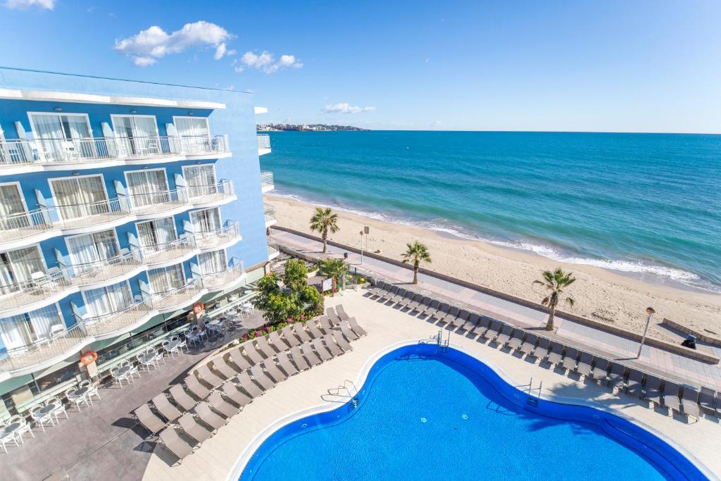 augustus hotel primera línea de playa cambrils cataluña vistas al mar