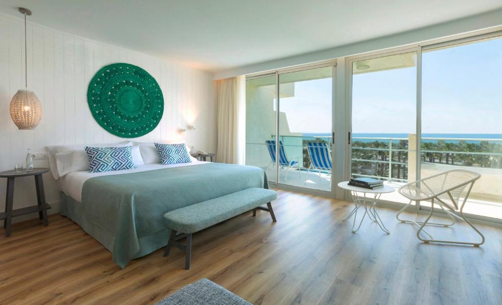 blaumar hotel vistas al mar primera línea de playa salou cataluña