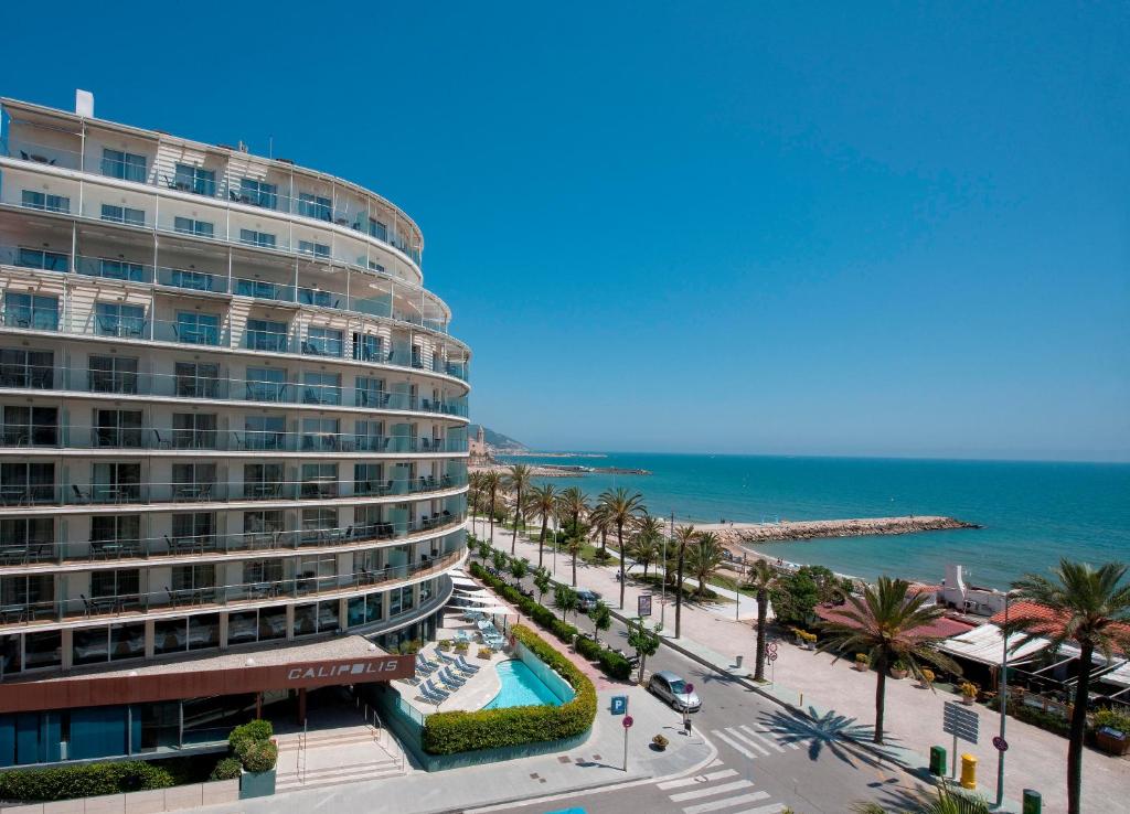 calipolis vistas al mar hotel primera línea de playa sitges cataluña