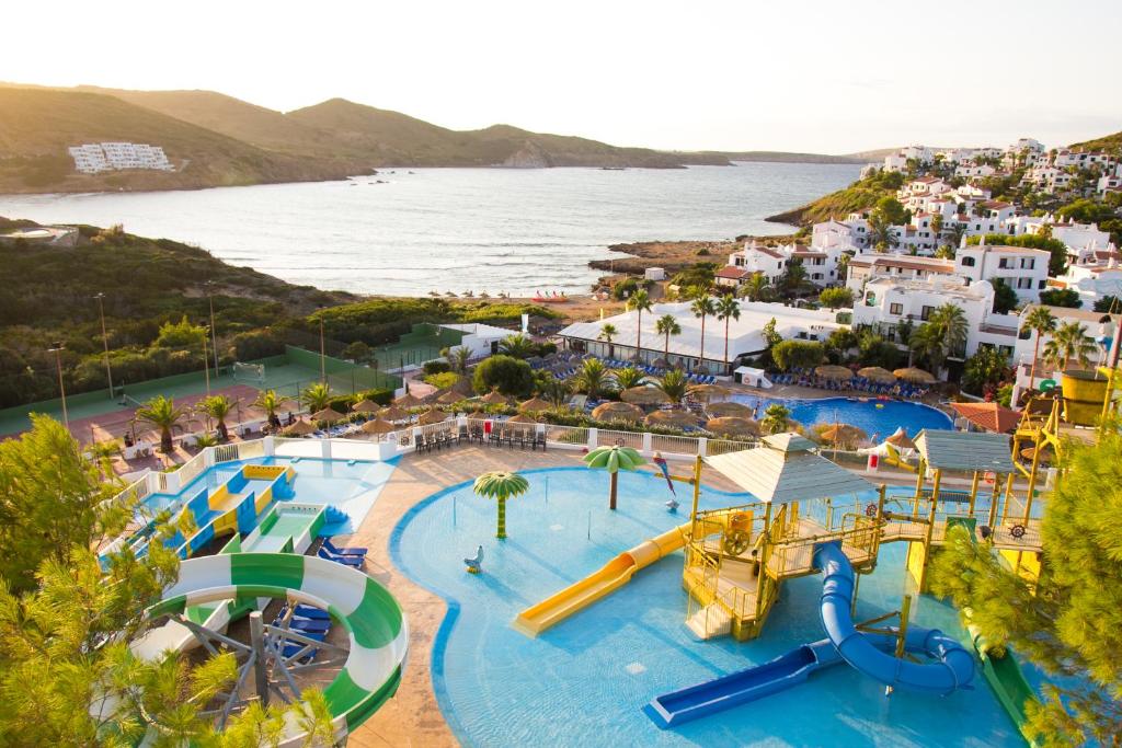 carema club resort vistas al mar apartahotel fornells primera línea de playa menorca