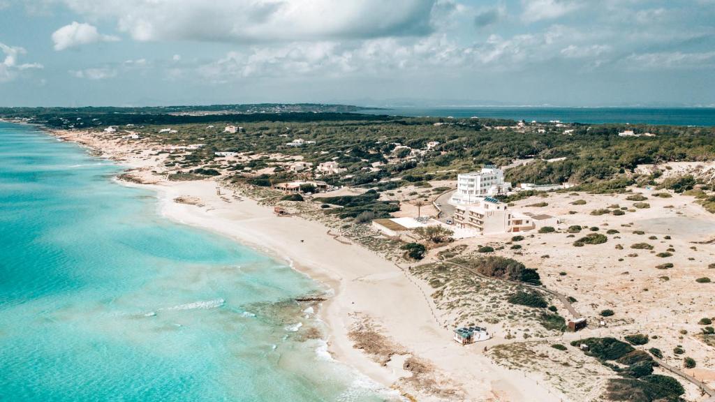 casa pacha formentera vistas al mar hotel playa de migjorn primera línea de playa