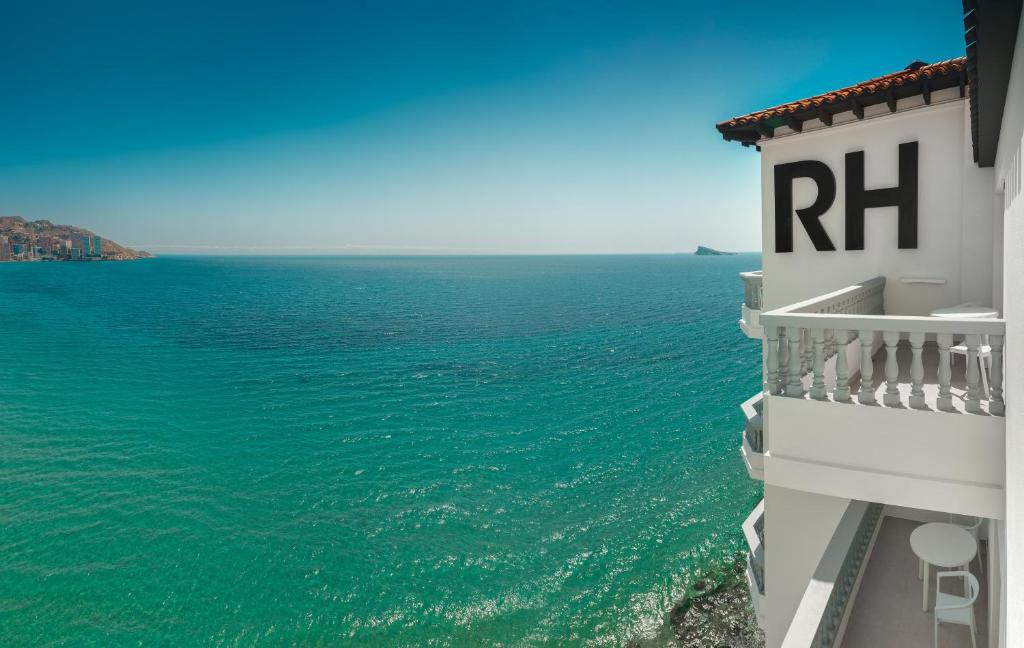 gastrohotel boutique rh canfali hotel primera línea de playa benidorm vistas al mar