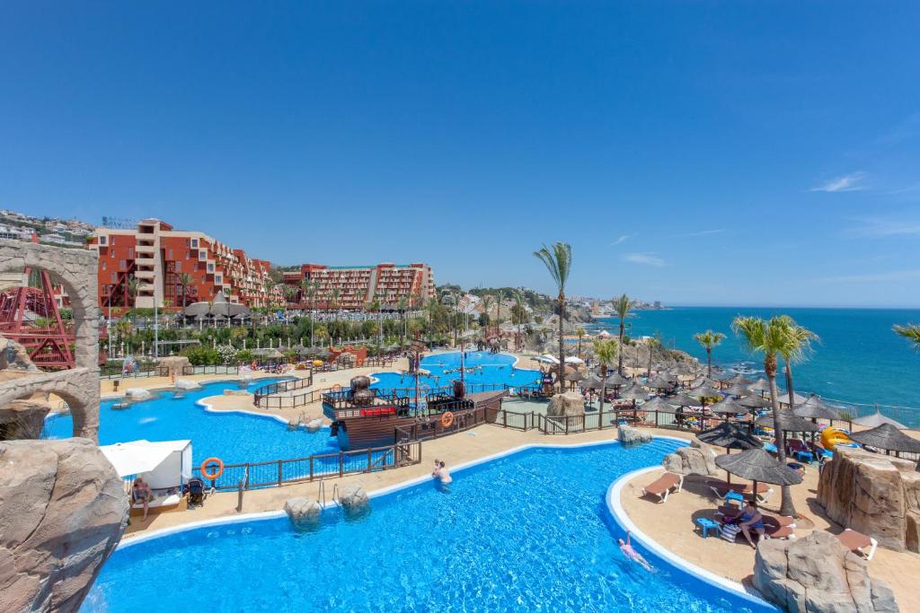 holiday world resort hotel primera línea de playa benalmádena andalucía