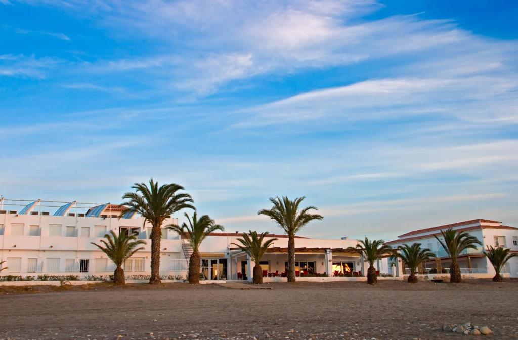 hospedium hotel continental primera línea de playa mojácar vistas al mar