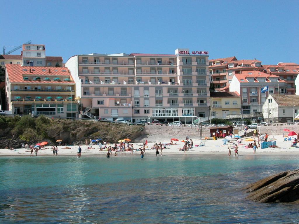 hotel altarino a pie de playa portonovo galicia vistas al mar