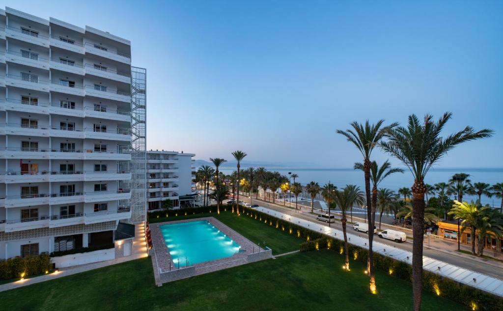 hotel apartamentos bajondillo apartahotel primera línea de playa torremolinos andalucía vistas al mar