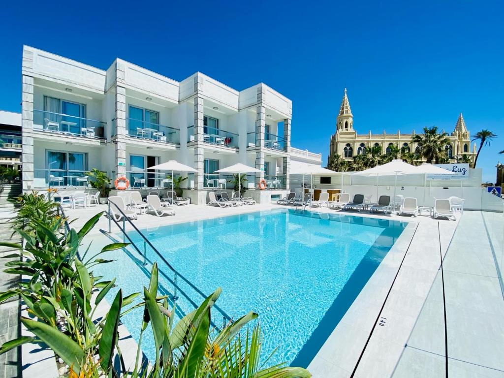 hotel apartamentos marina luz apartahotel primera línea de playa chipiona andalucía vistas al mar