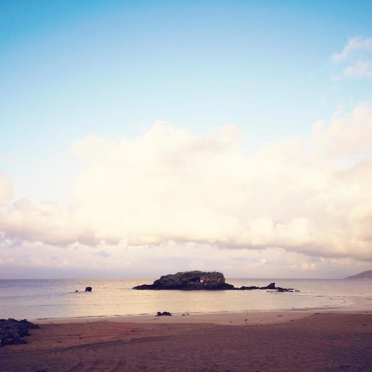 hotel bahia primera línea de playa la isla asturias vistas al mar