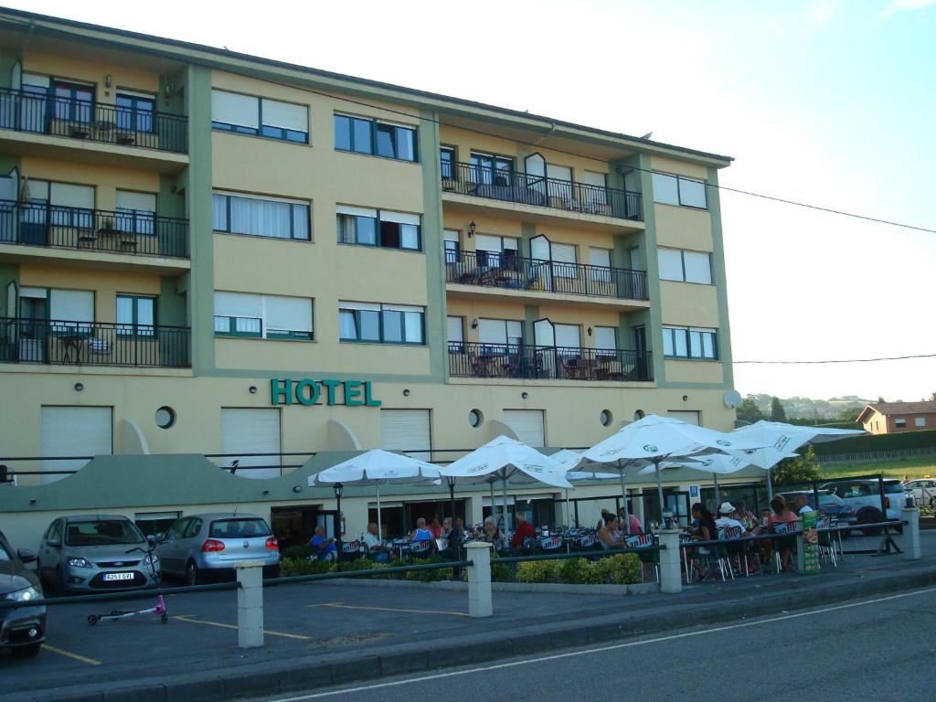 hotel brisamar en primera línea de playa bañugues asturias