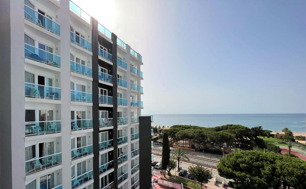 hotel cartago nova by alegria en primera línea de playa malgrat de mar cataluña