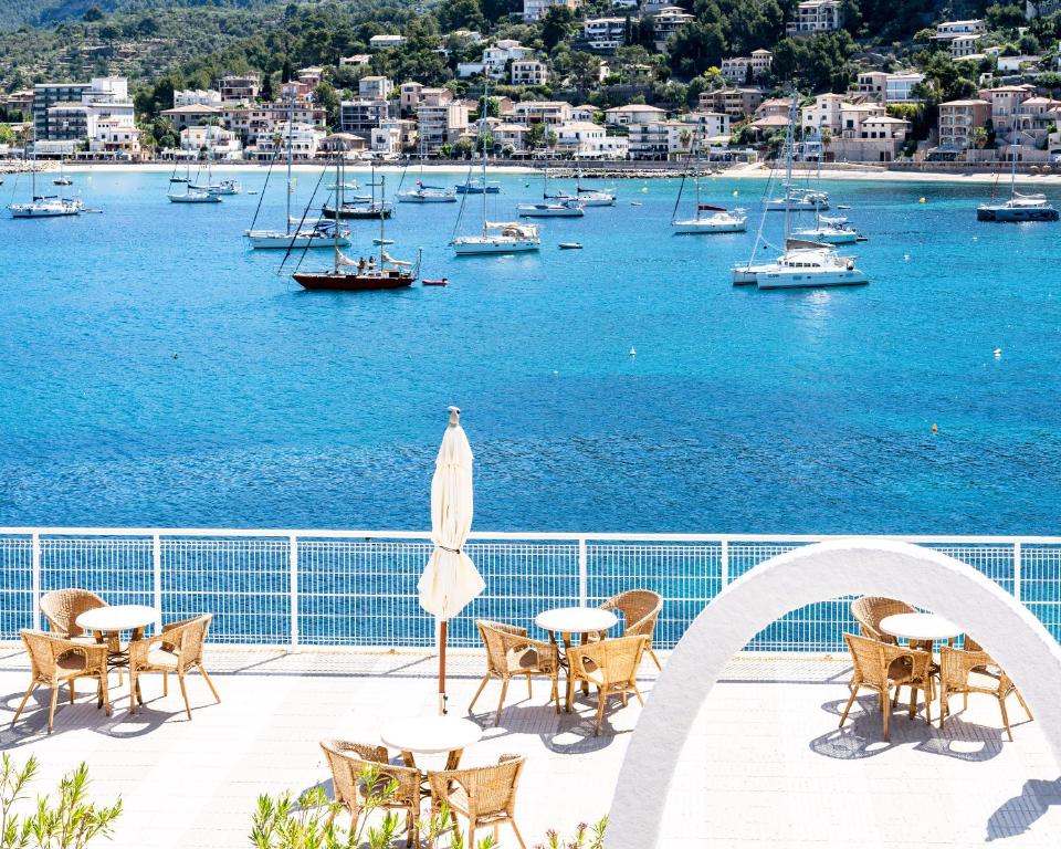 hotel citric soller vistas al mar puerto de sóller primera línea de playa mallorca