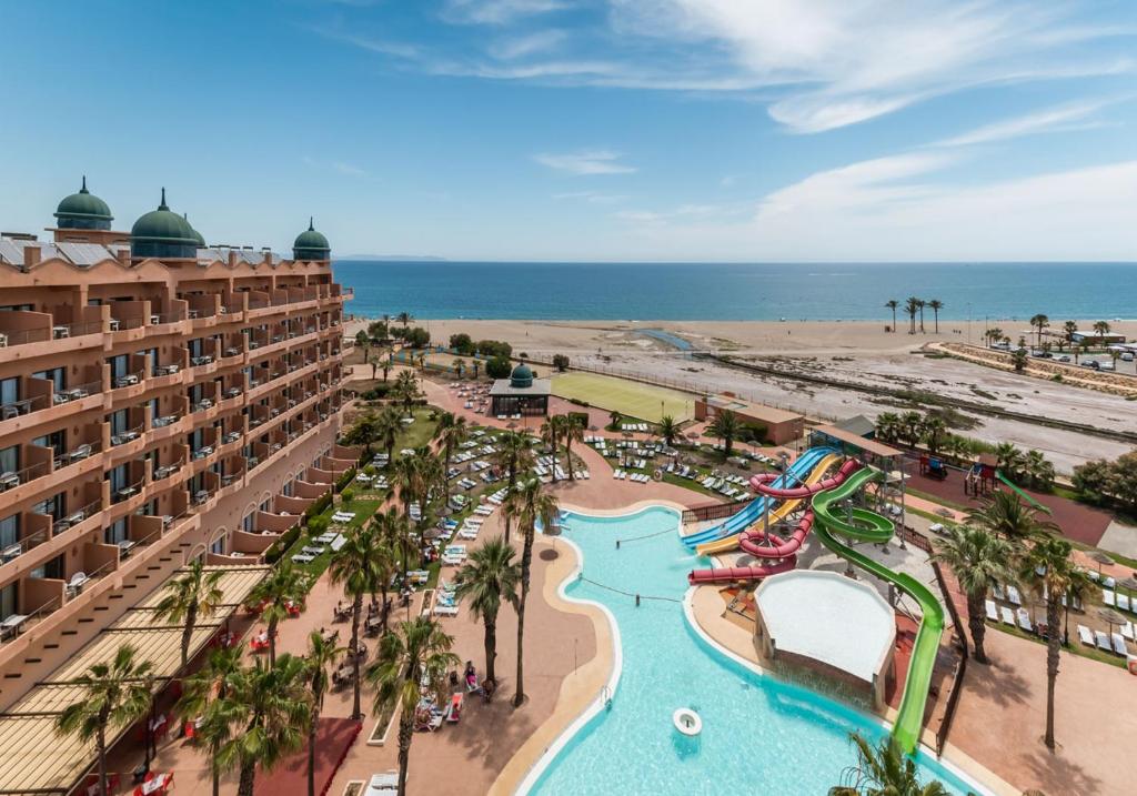 hotel colonial mar primera línea de playa roquetas de mar andalucía vistas al mar