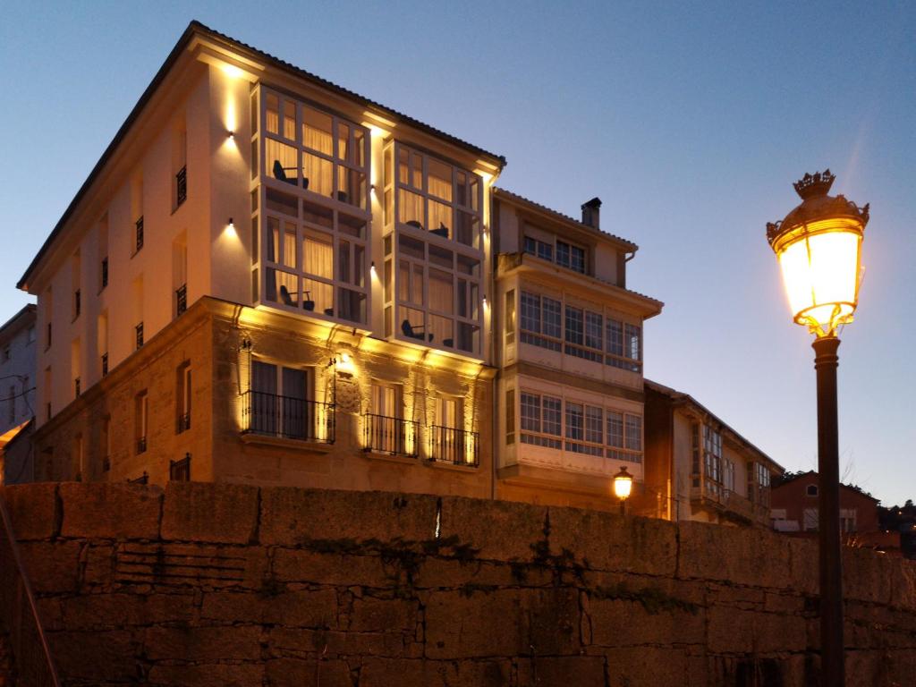 hotel do porto primera línea de playa muros galicia vistas al mar