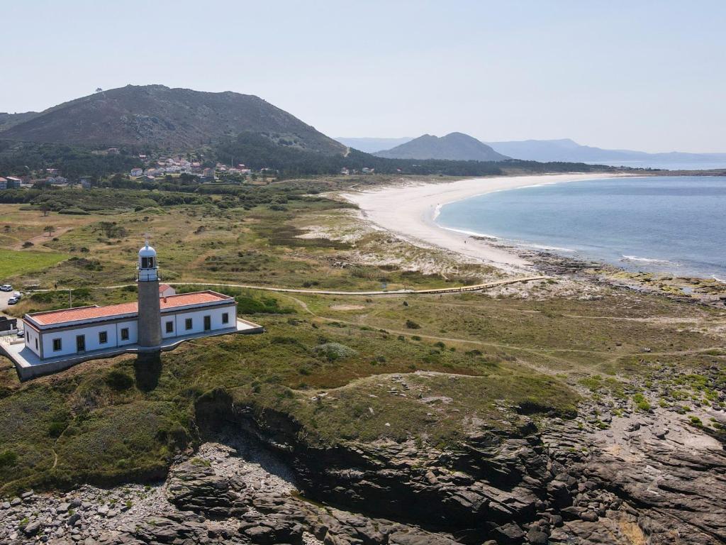 hotel faro larino primera línea de playa lariño galicia vistas al mar