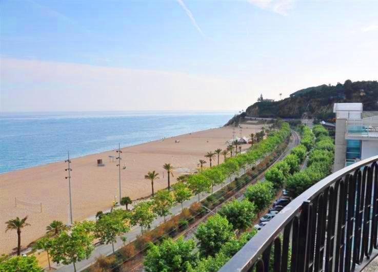 hotel haromar primera línea de playa calella cataluña vistas al mar
