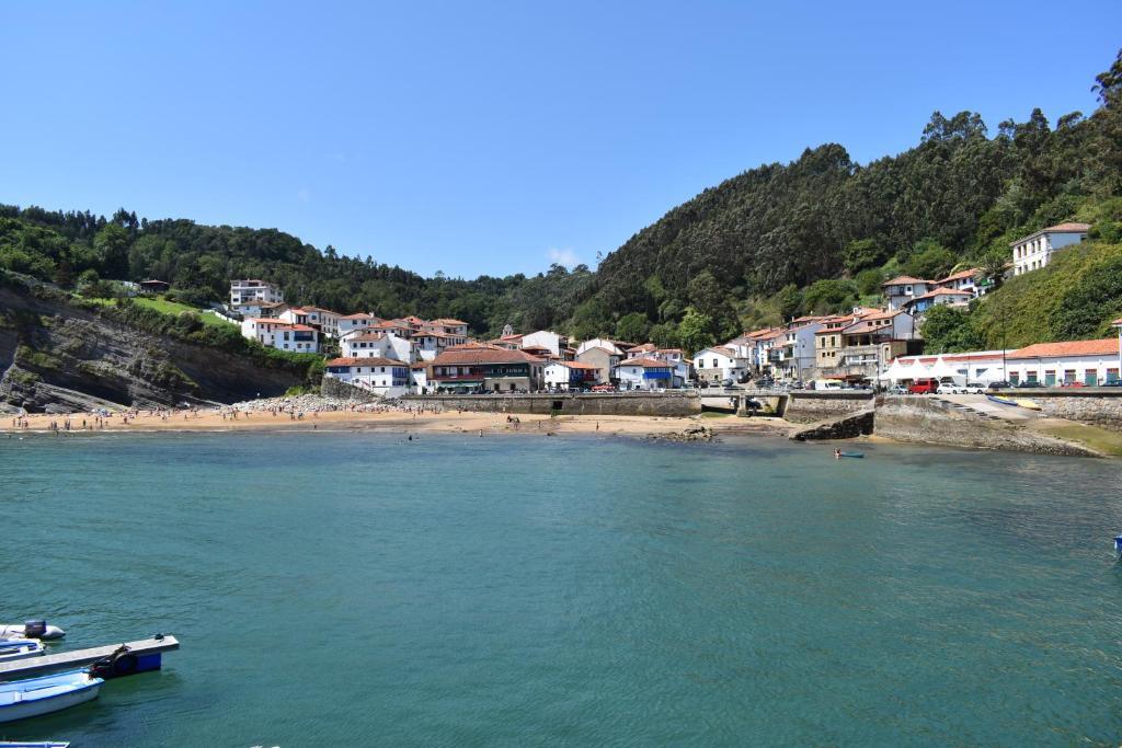 hotel imperial primera línea de playa tazones asturias vistas al mar