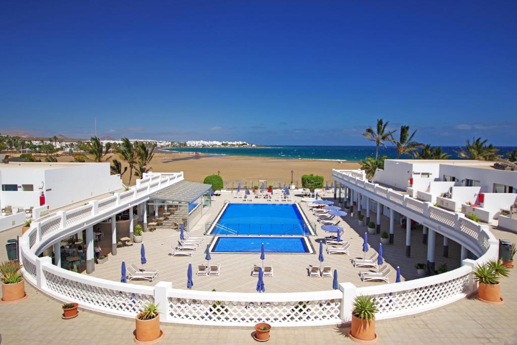 hotel las costas vistas al mar puerto del carmen a pie de playa lanzarote