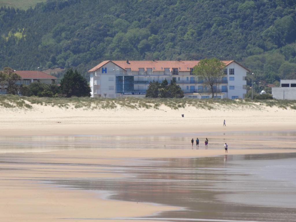 hotel los juncos vistas al mar primera línea de playa noja cantabria