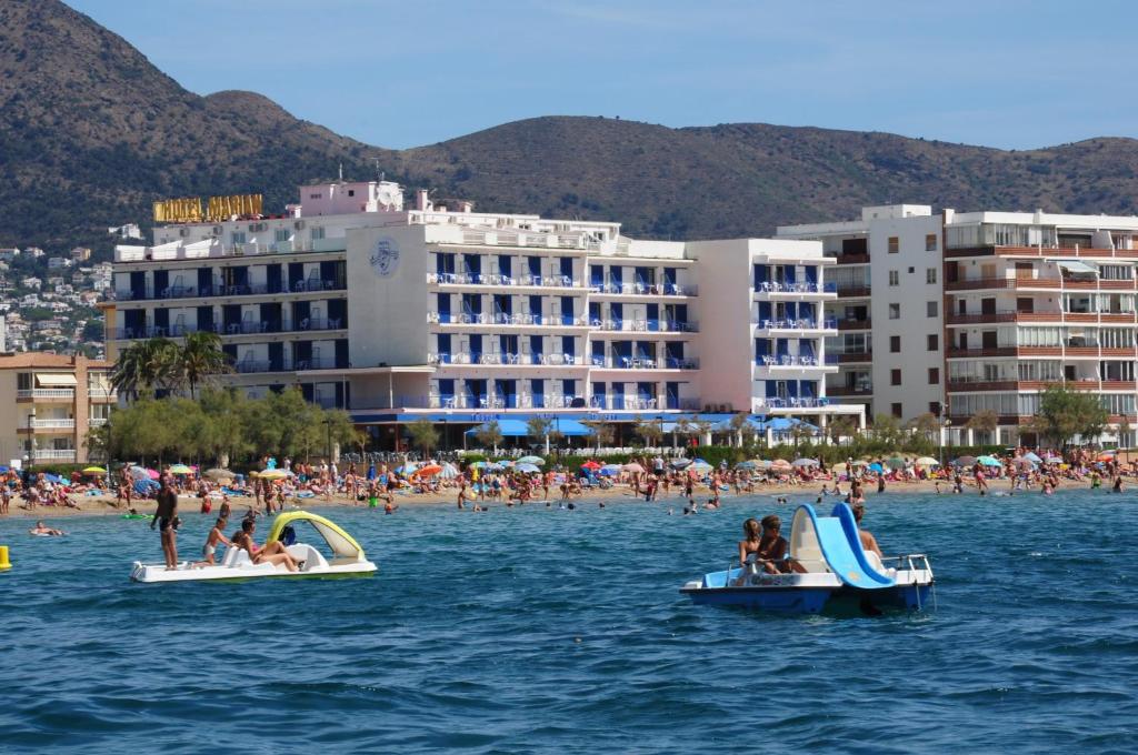 hotel marian platja vistas al mar primera línea de playa rosas cataluña