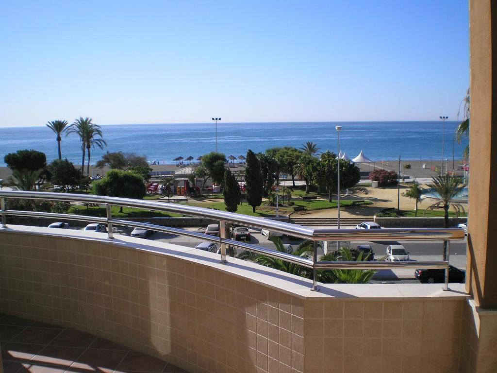 hotel miraya beach vistas al mar primera línea de playa torre del mar andalucía