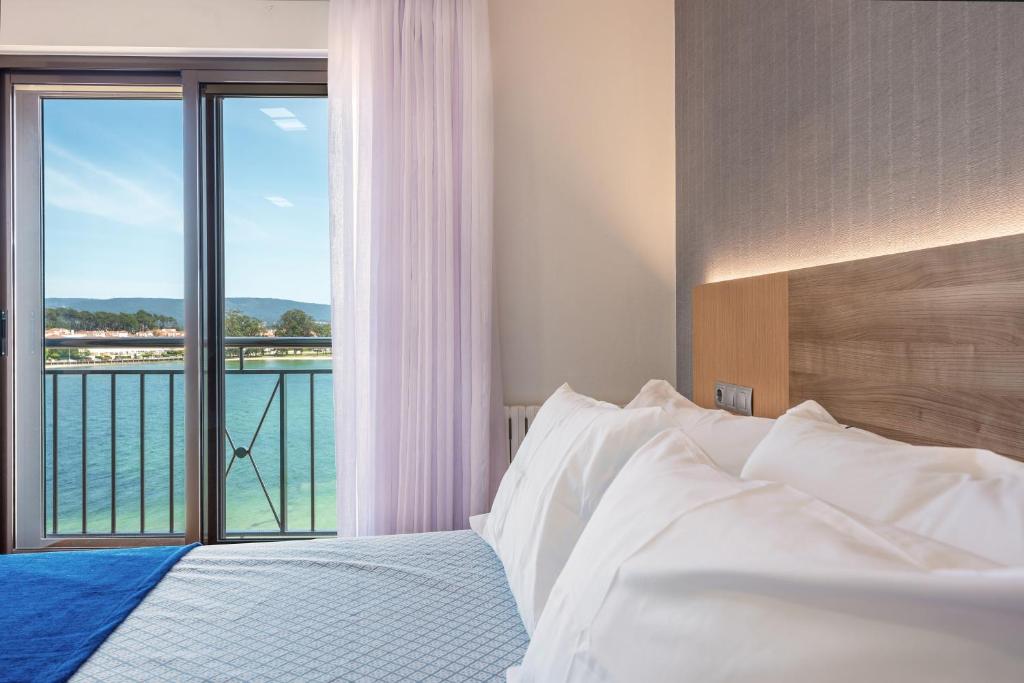 hotel montemar superior a pie de playa o grove galicia vistas al mar