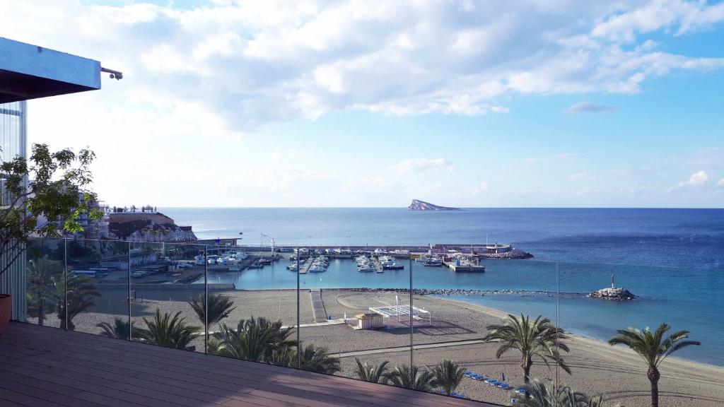 hotel montemar primera línea de playa benidorm comunidad valenciana vistas al mar