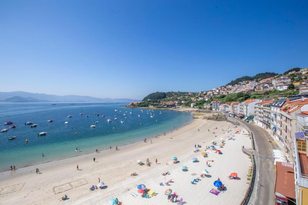 hotel nautilus primera línea de playa raxó galicia vistas al mar