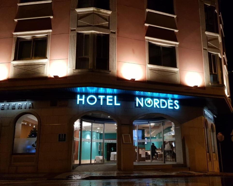 hotel nordes primera línea de playa burela de cabo galicia vistas al mar