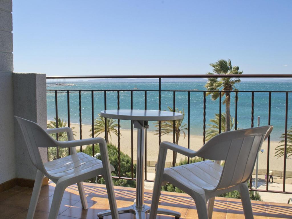 hotel parc primera línea de playa roses cataluña vistas al mar