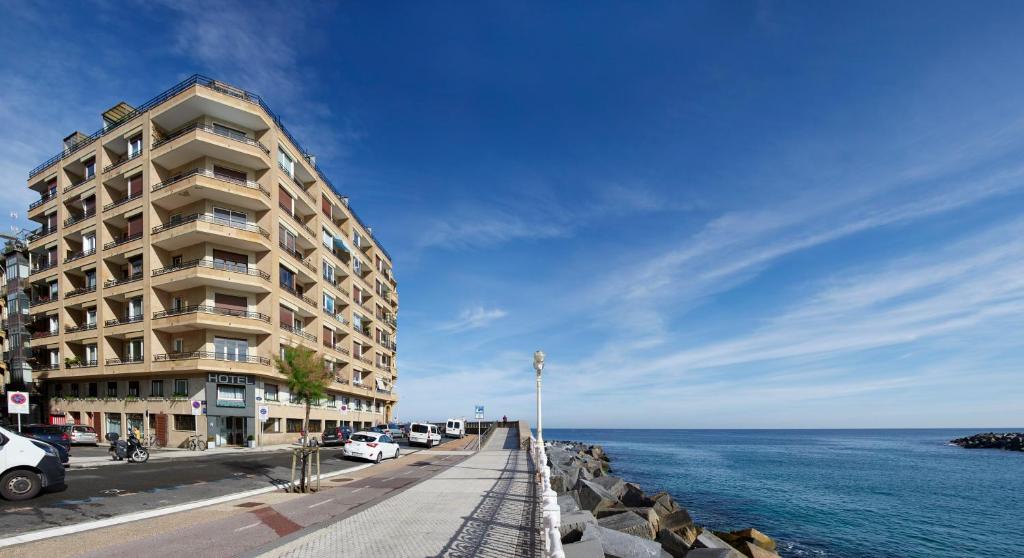 hotel parma primera línea de playa san sebastián país vasco vistas al mar