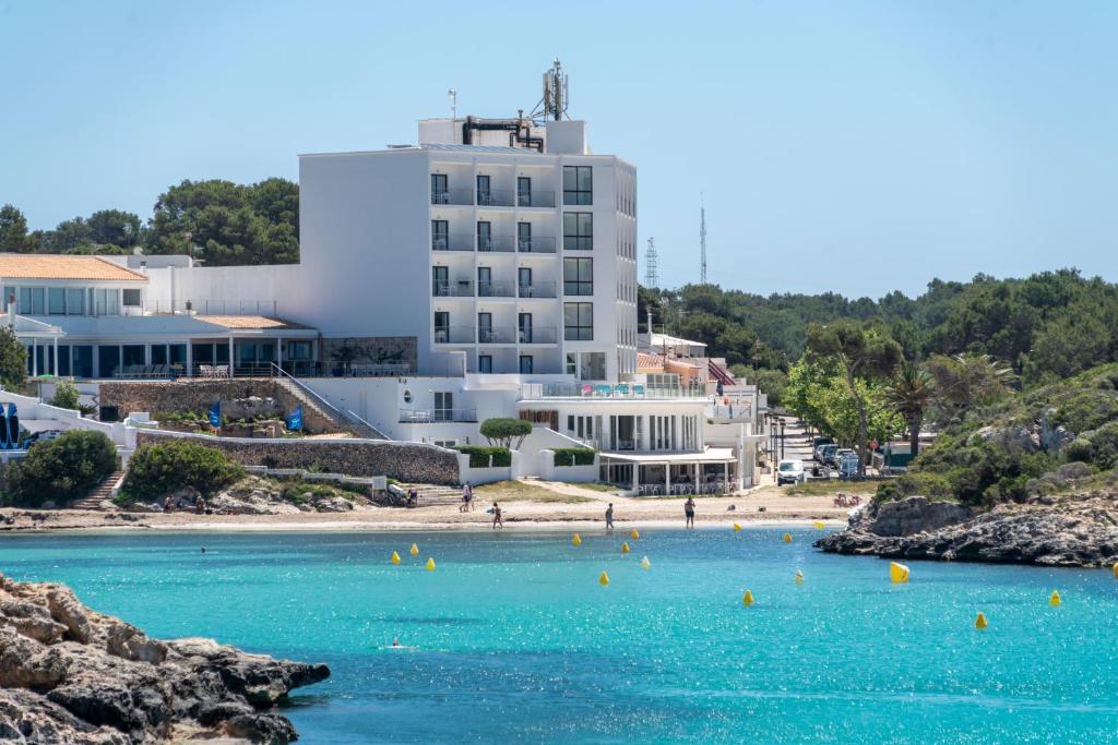 hotel playa santandria adults only vistas al mar cala santandria menorca islas baleares playa