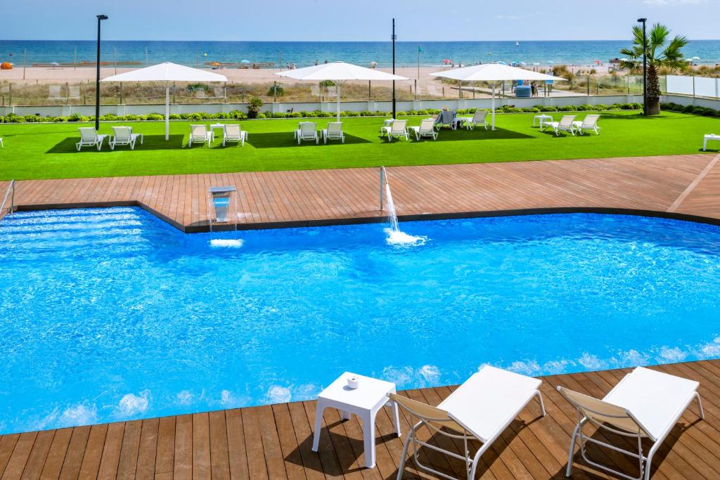 hotel playafels vistas al mar primera línea de playa castelldefels cataluña