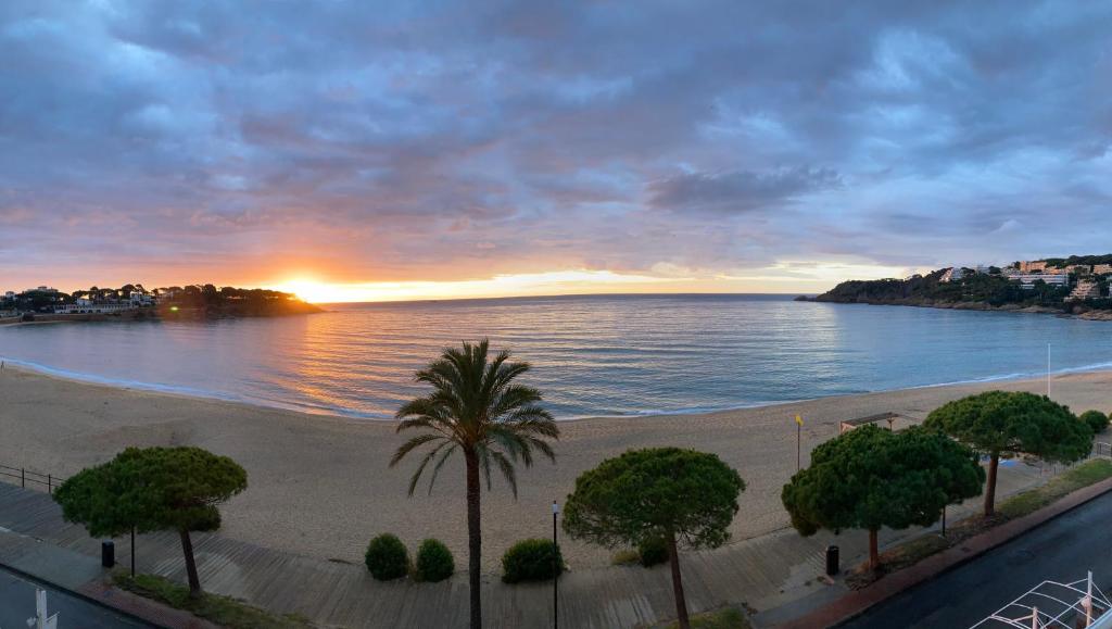 hotel restaurant sant pol a pie de playa sant feliu de guíxols cataluña vistas al mar