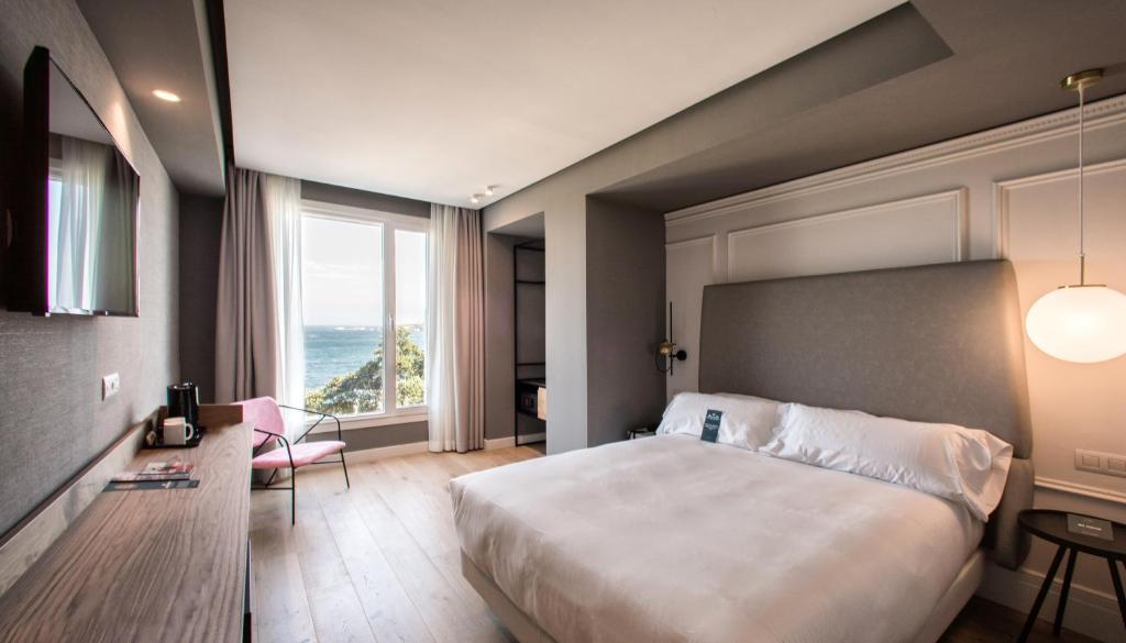 hotel riazor vistas al mar a coruña galicia primera línea de playa
