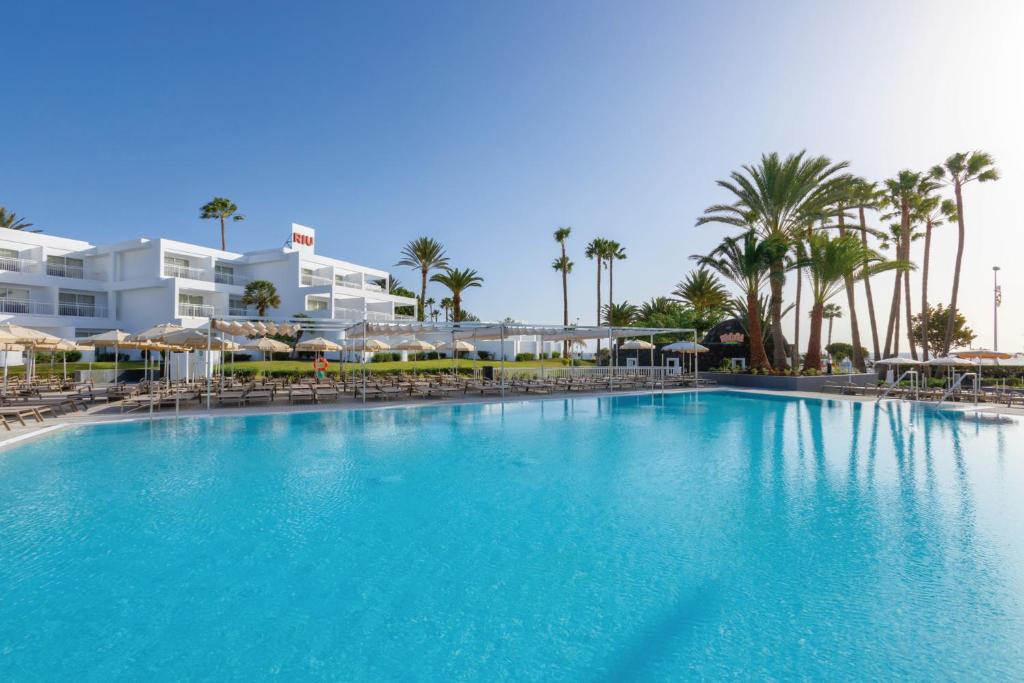 hotel riu paraiso lanzarote all inclusive a pie de playa puerto del carmen canarias
