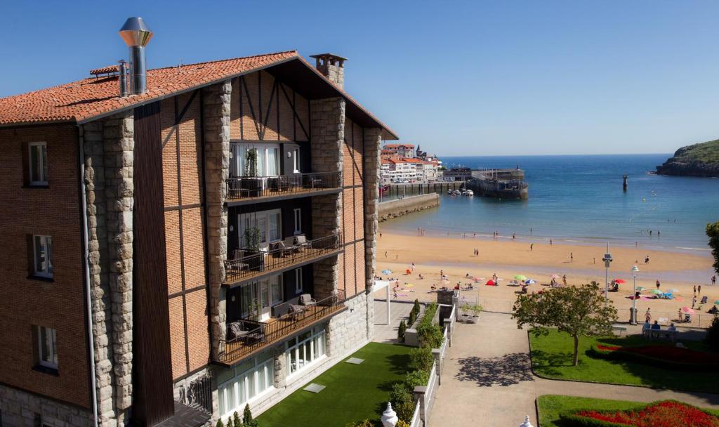 hotel silken palacio uribarren primera línea de playa lekeitio país vasco vistas al mar