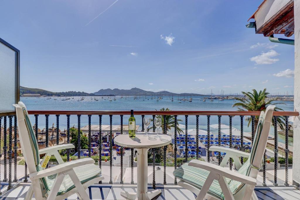 hotel sis pins vistas al mar puerto pollensa primera línea de playa mallorca