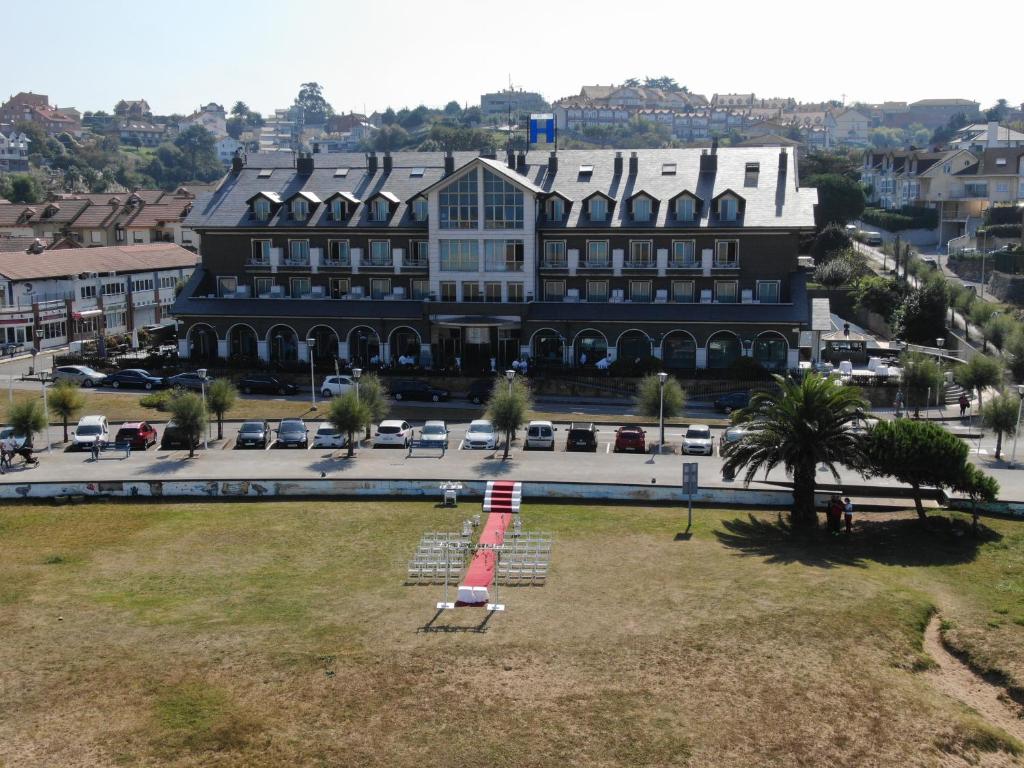 hotel spa milagros golf primera línea de playa mogro cantabria vistas al mar