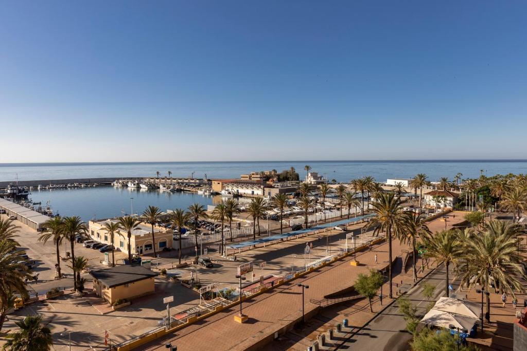 las palmeras affiliated by fergus vistas al mar hotel primera línea de playa fuengirola