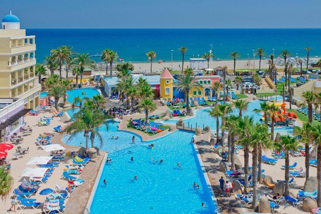 mediterraneo bay hotel resort primera línea de playa roquetas de mar andalucía