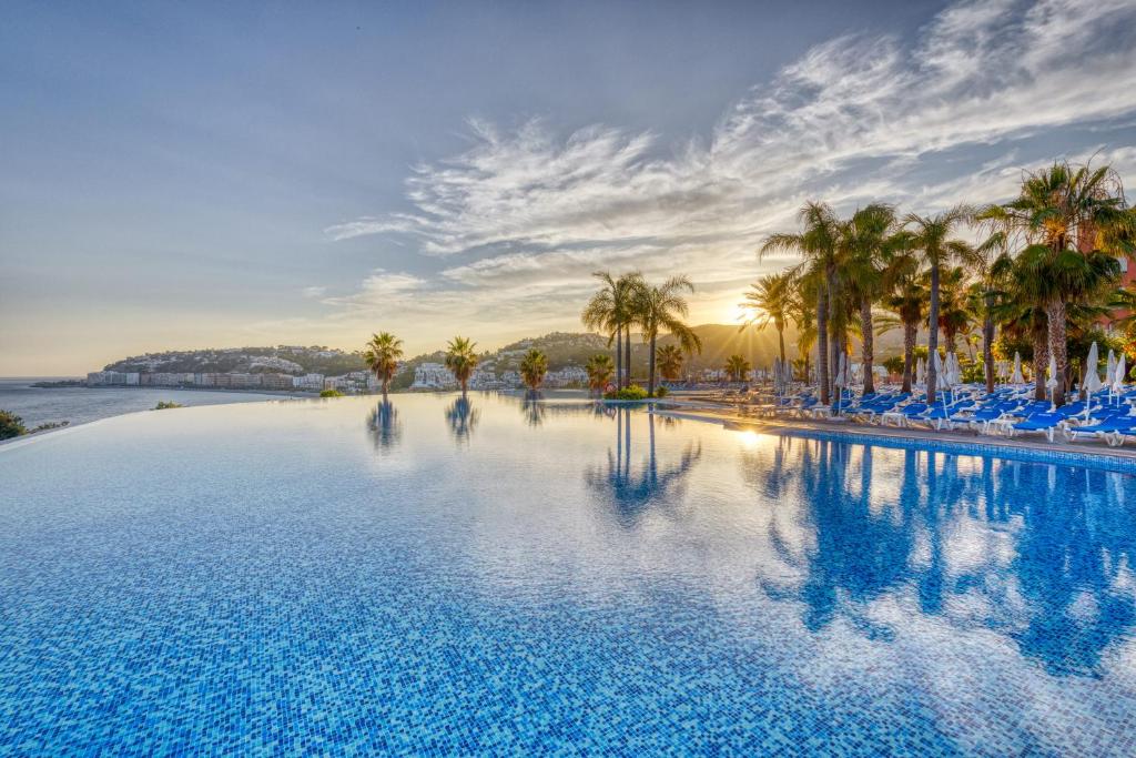 playacalida spa hotel luxury primera línea de playa almuñécar vistas al mar
