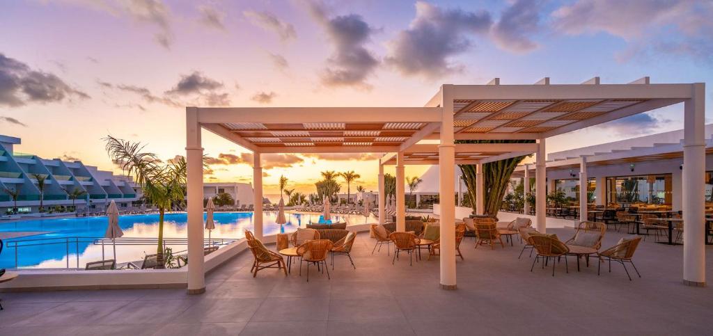 radisson blu resort lanzarote vistas al mar hotel costa teguise primera línea de playa canarias