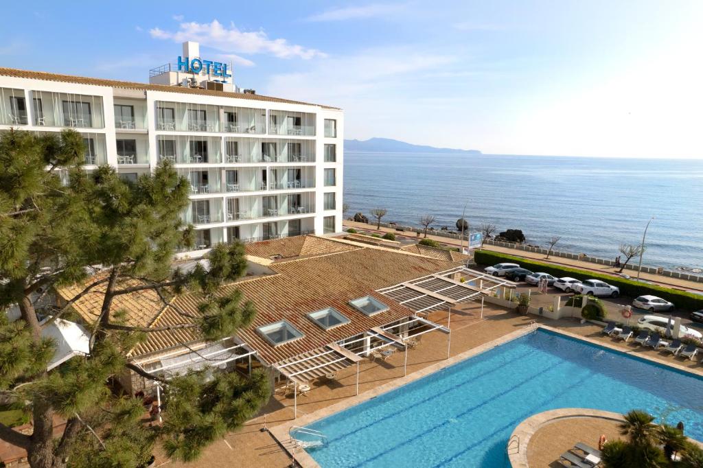 rvhotels nieves mar hotel primera línea de playa l'escala cataluña