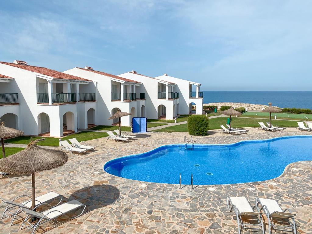 rvhotels sea club menorca hotel primera línea de playa cala islas baleares